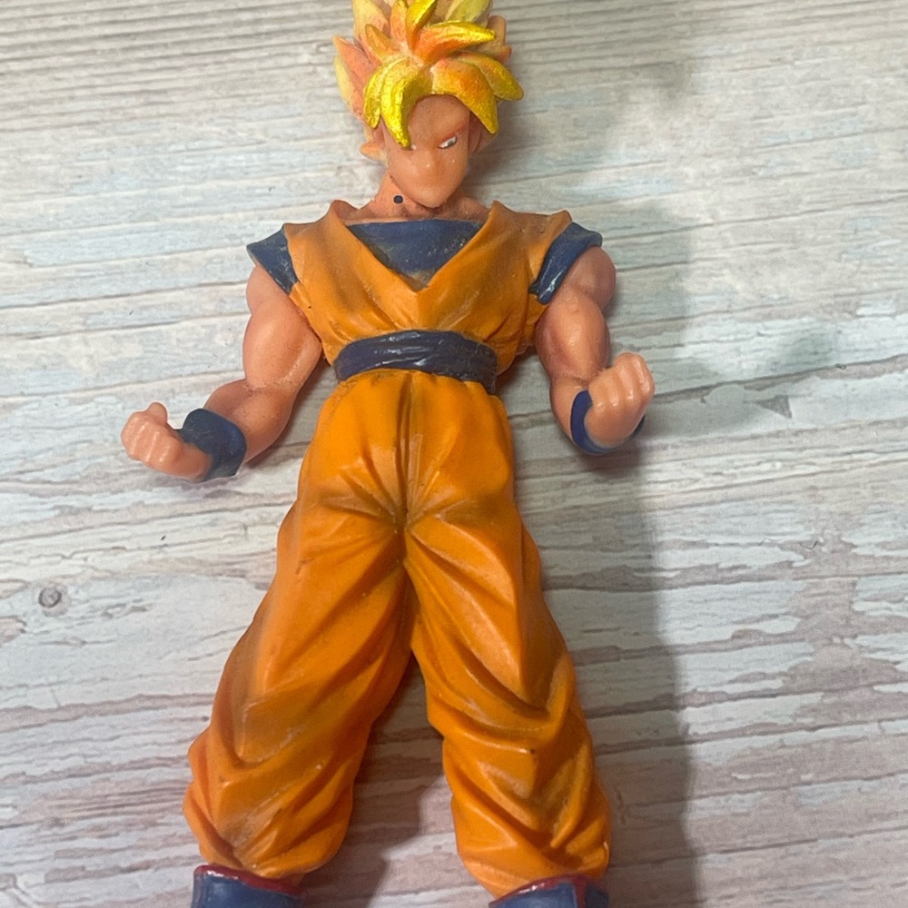 Dragon Ball Z Super Saiyan Goku 5" Figure 2009